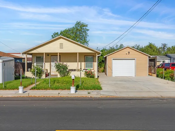225 Ash Ave, Oakdale, CA 95361