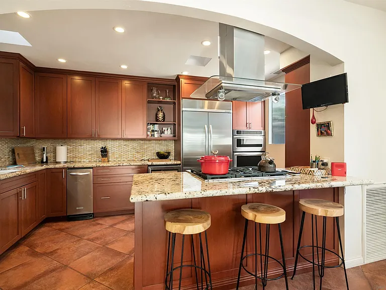 618 Gravilla Pl — Photo 21