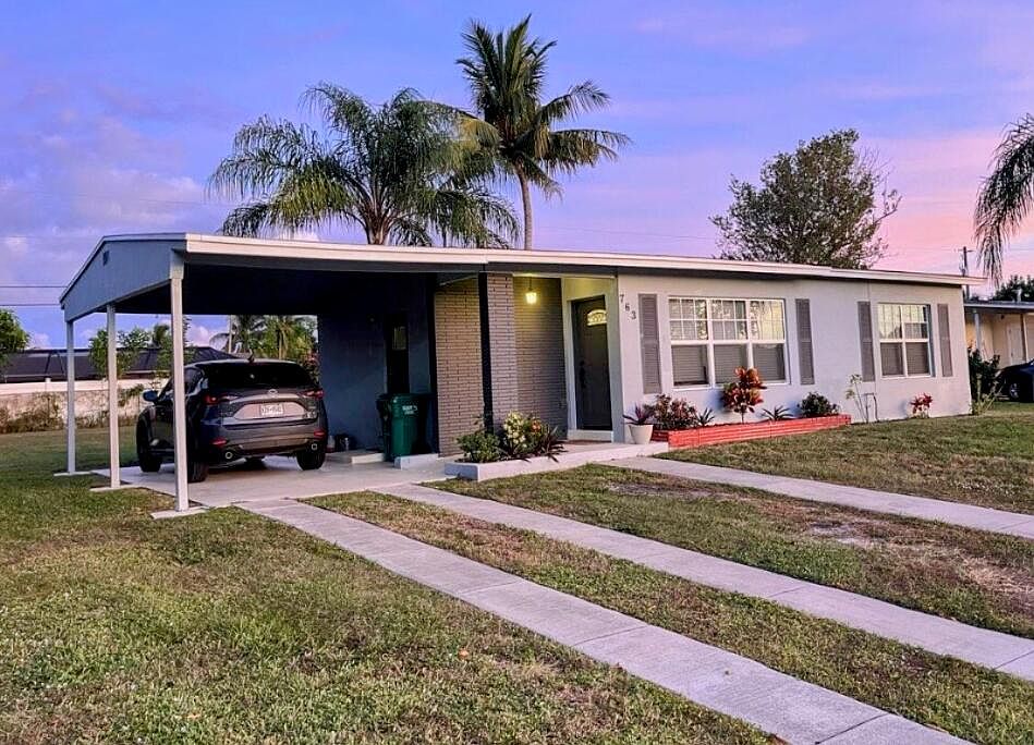 1st image of 763 SE Airoso Boulevard