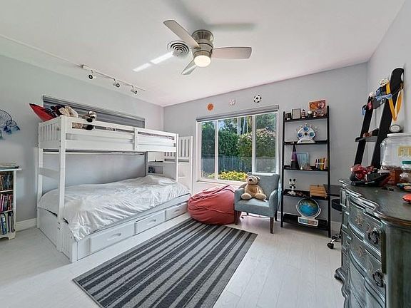 4th image of 512 Isle Of Capri Dr