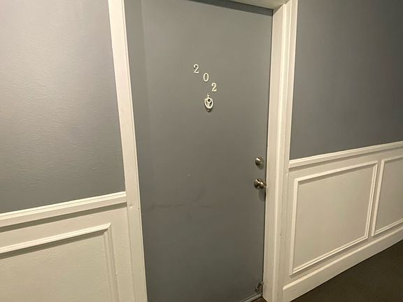2nd image of 827 S Wilton Pl APT 202
