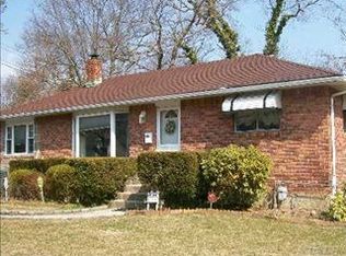 69 Howell Dr, Smithtown, NY 11787