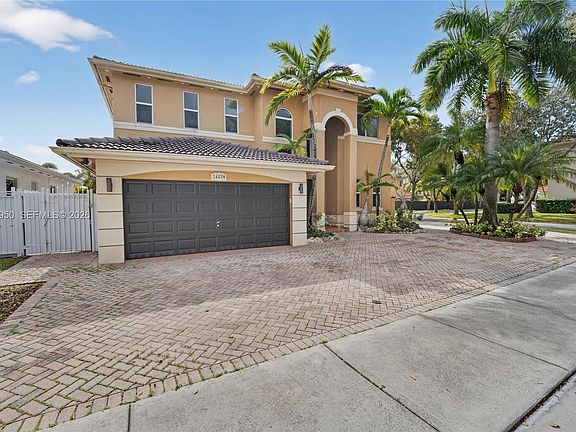 3rd image of 16074 SW 62nd St