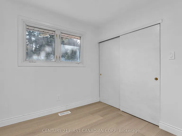 48 Toulon Cres #UPPER — Photo 15