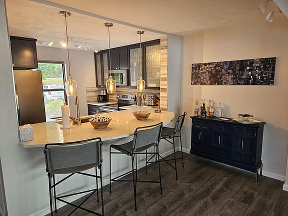 4th image of 171 Shore Dr #D1