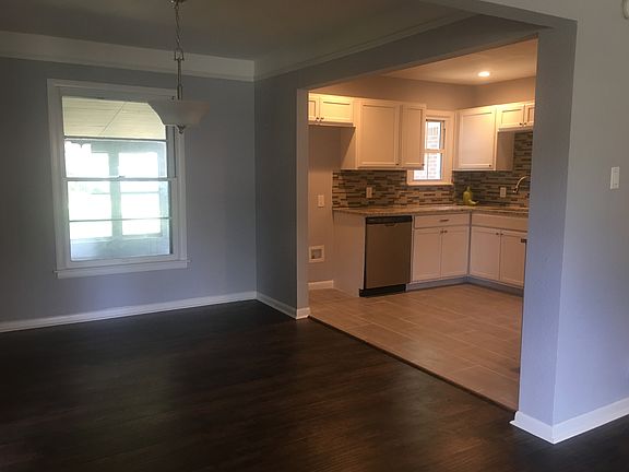 4th image of 2820 Willow Park St