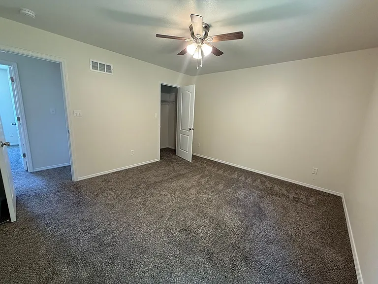 923 Foster Ct — Photo 12