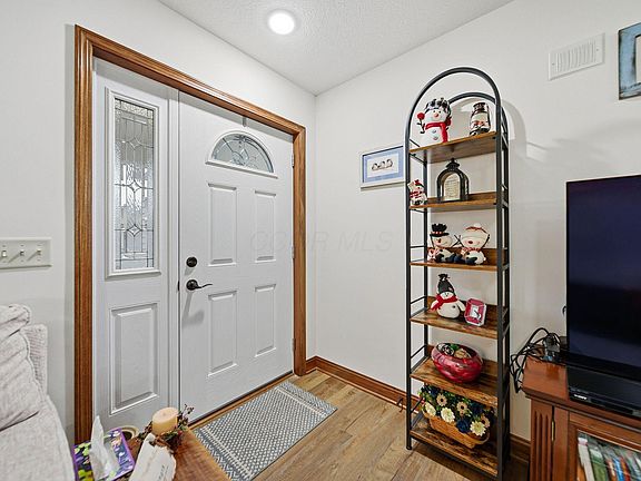 3rd image of 148 Kincora Dr