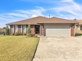 441 Conestoga Dr, Yukon, OK 73099