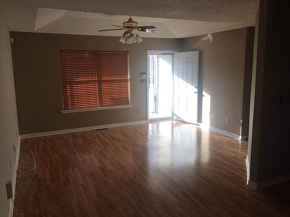 3rd image of 2325 Saluda Dr