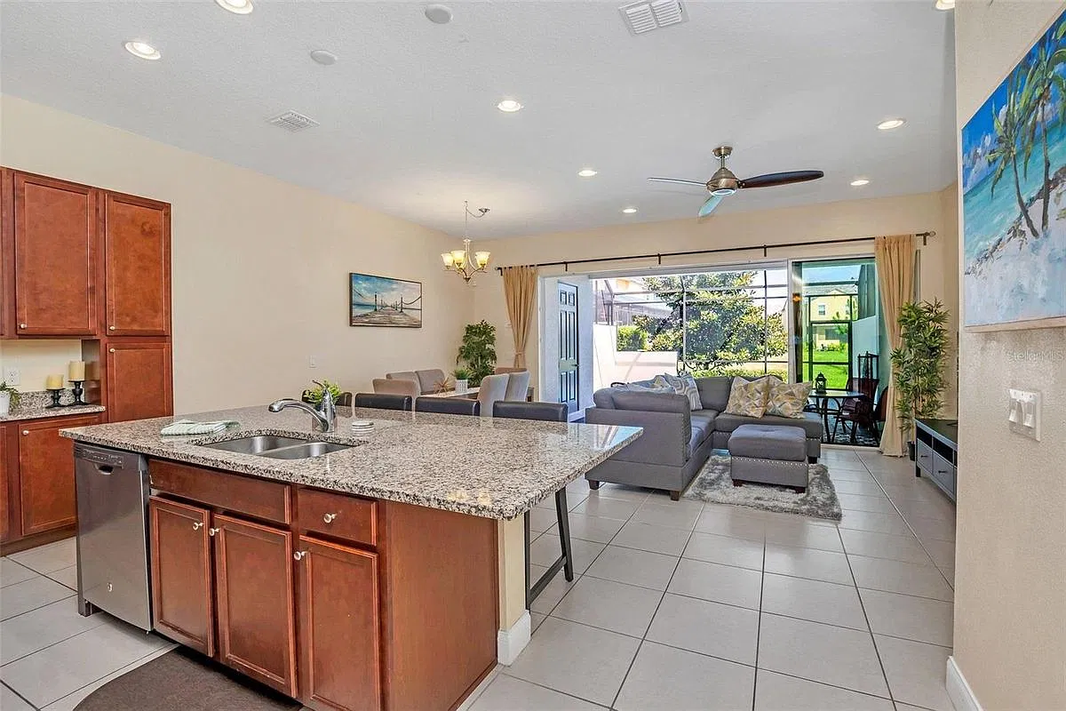 317 Captiva Dr — Photo 4