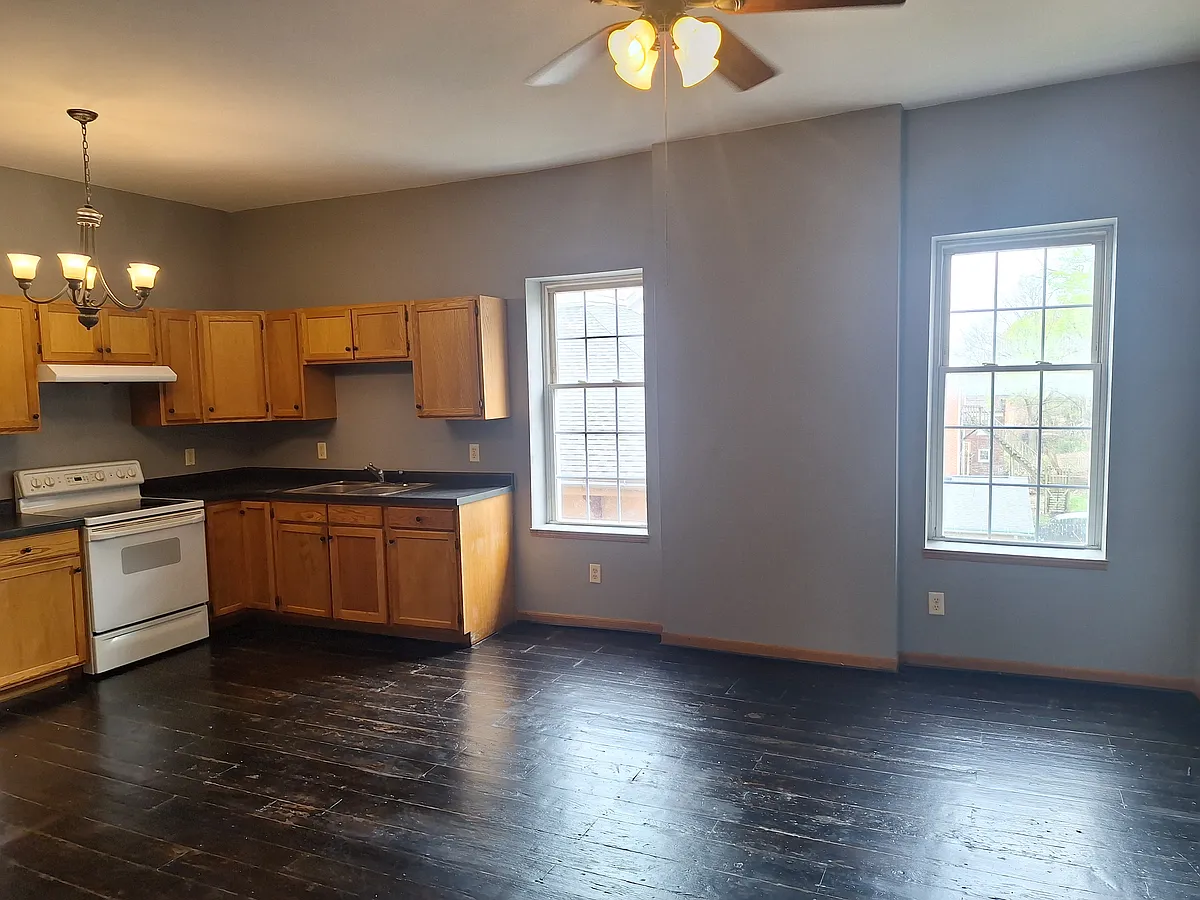 Building Photo - 1353 Bluff St #3