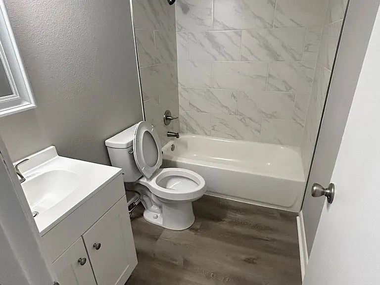 711 Melody Ln #B8 — Photo 3