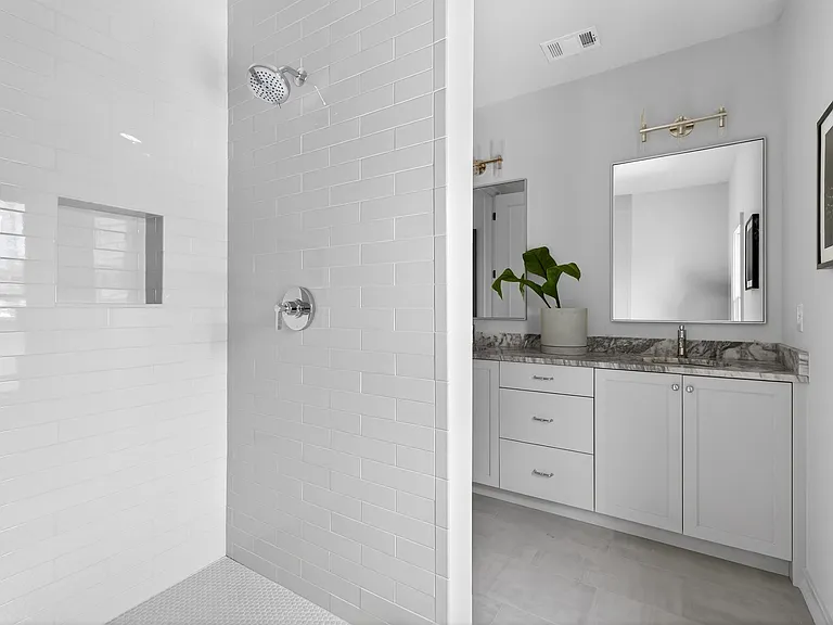 100 Sheridan Dr NE — Photo 13