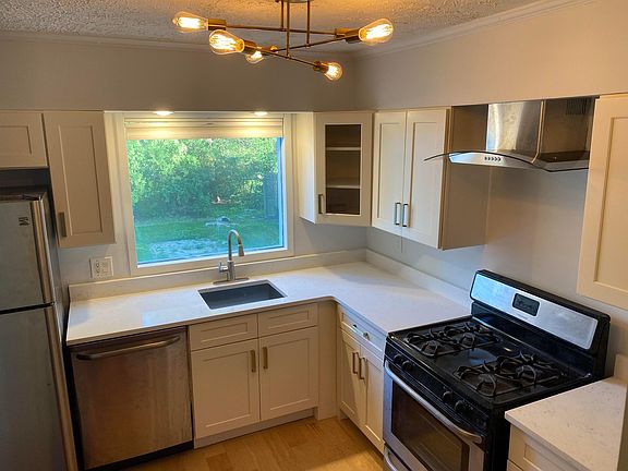 2nd image of 14 Oakley Pl