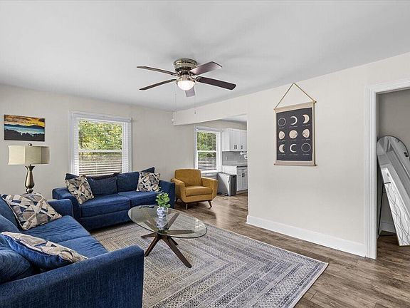 3rd image of 1014 E Club Blvd