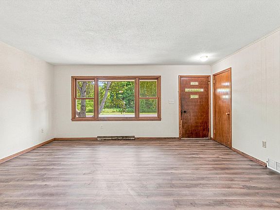 5th image of 702 Power Ave S