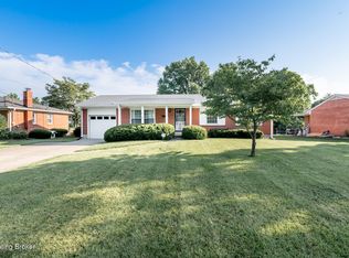6913 Green Manor Dr, Louisville, KY 40228