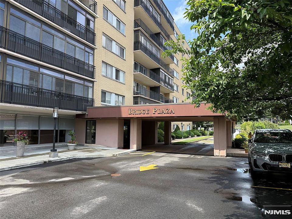 1st image of 2185 Lemoine Ave APT 2G