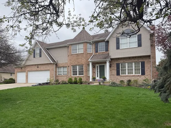 3209 Leafy Ln, Bloomington, IL 61704