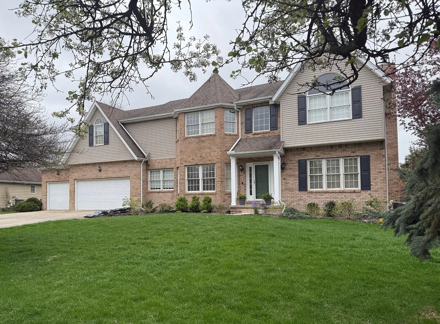 3209 Leafy Ln photo 1