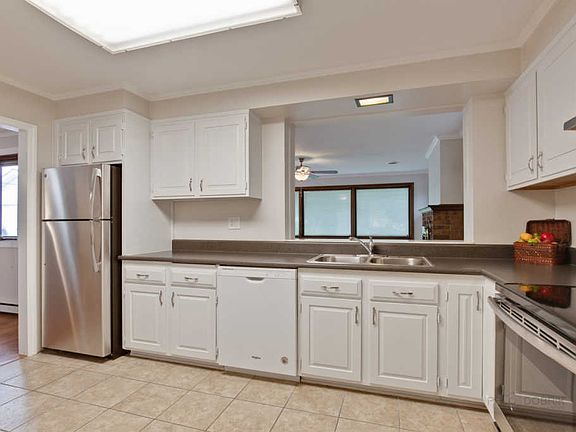2nd image of 1037 W Grant Dr