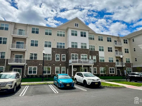 634 Lorhan Dr, Piscataway, NJ 08854