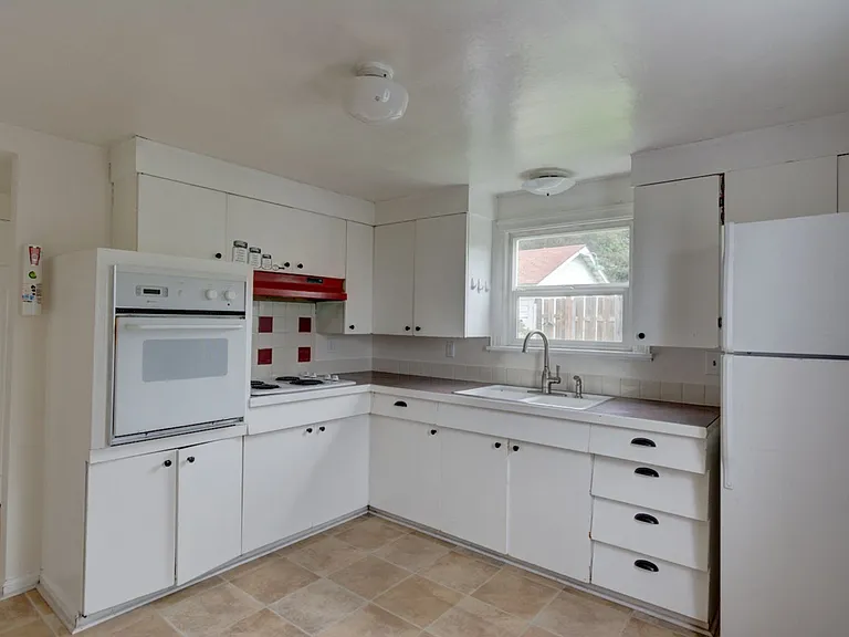 1190 SE 9th Ave — Photo 4