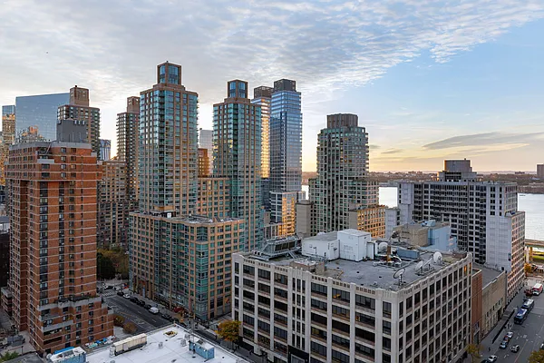 Sold by Compass | media 1