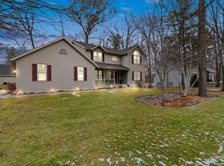 3020 Whirthington Ct, Suamico, WI 54173