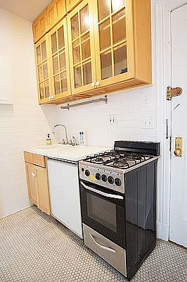 3rd image of 527 Cathedral Pkwy #1