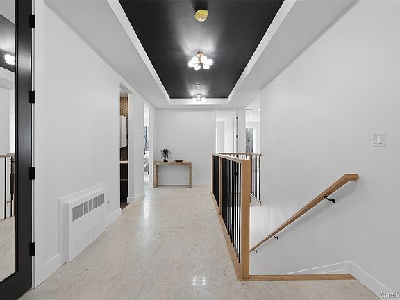 4th image of 3 Valley Way #320