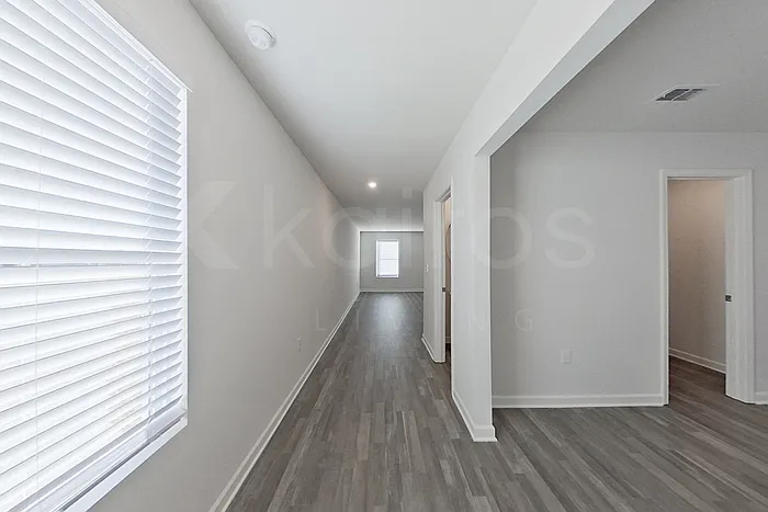 4 bed, 2.5 bath, 2376 sqft, $2,345 — Photo 4