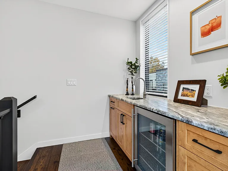 215 N Sarah St #7 — Photo 28