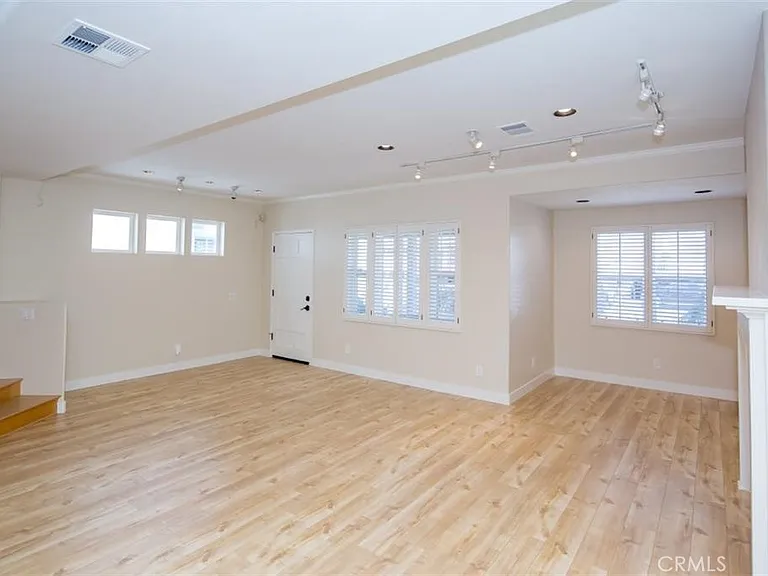 515 W Balboa Blvd — Photo 14