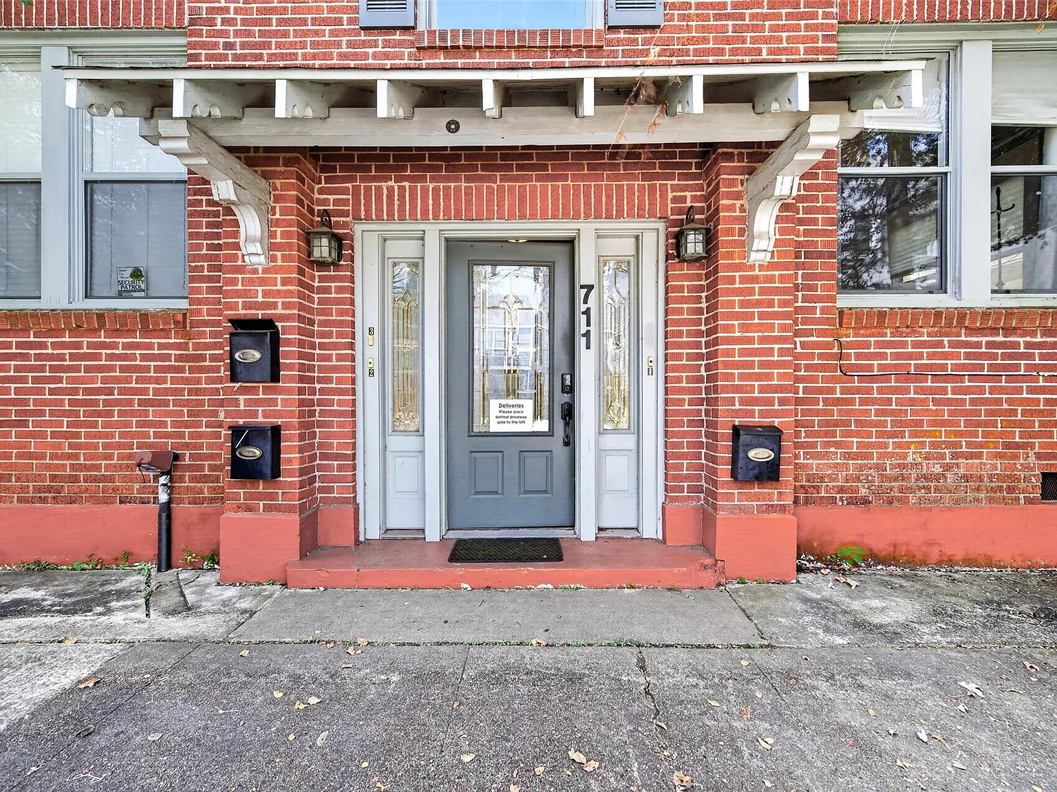 1 bed, 1.0 bath, 840 sqft, $1,550 — Photo 2