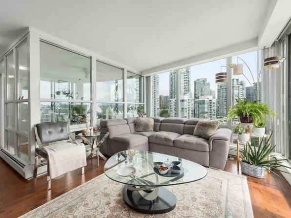 1228 Marinaside Cres #1201, Vancouver, BC V6Z 2W4