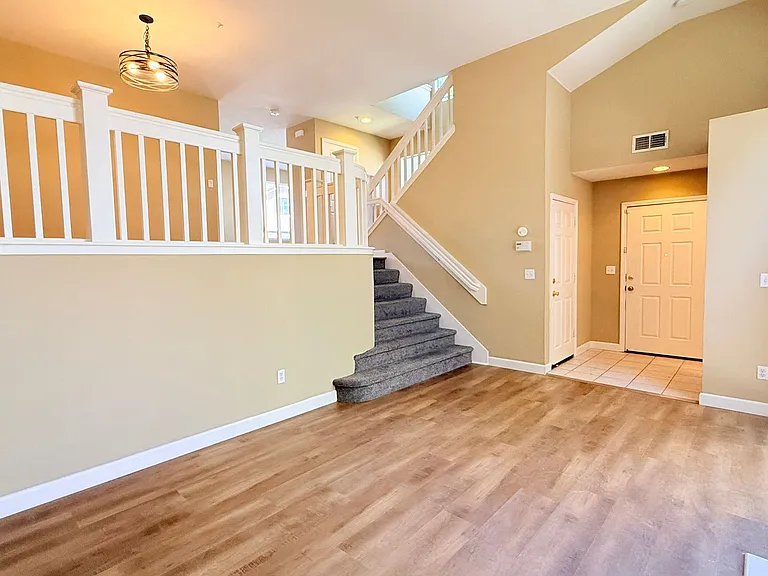 401 Skylark Ct — Photo 7