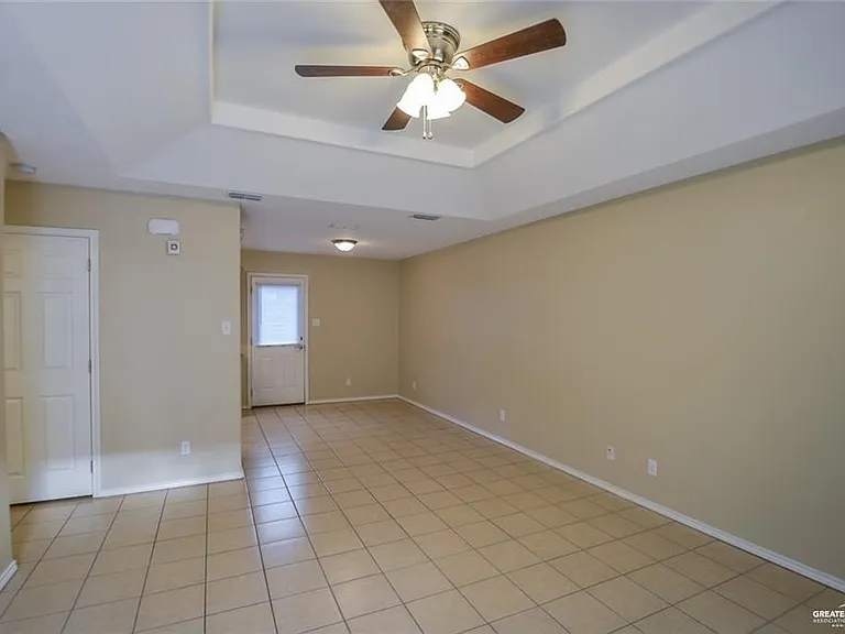 3715 W Zelma St #3 — Photo 2