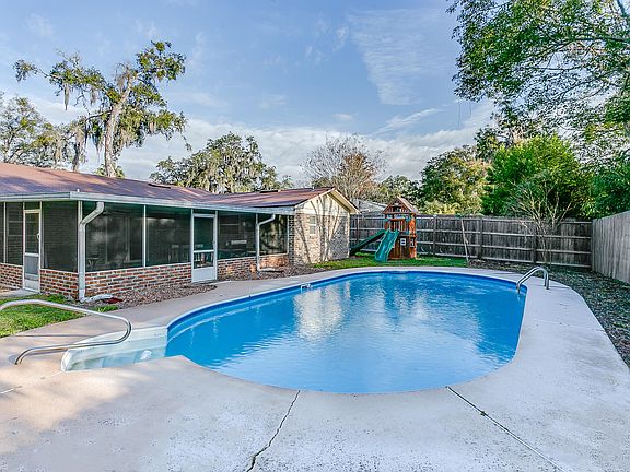 4th image of 2931 Marion Ct E