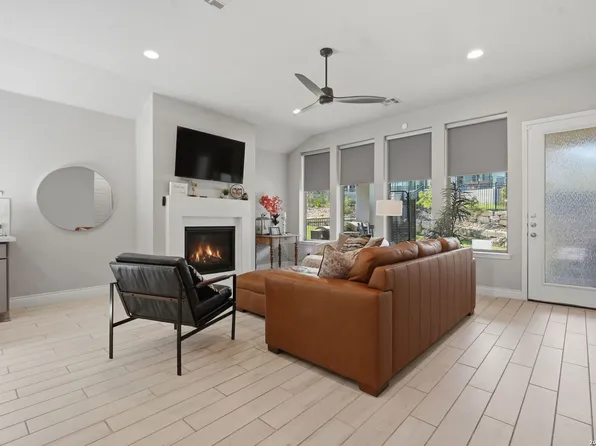311 Navarro, Boerne, TX 78006