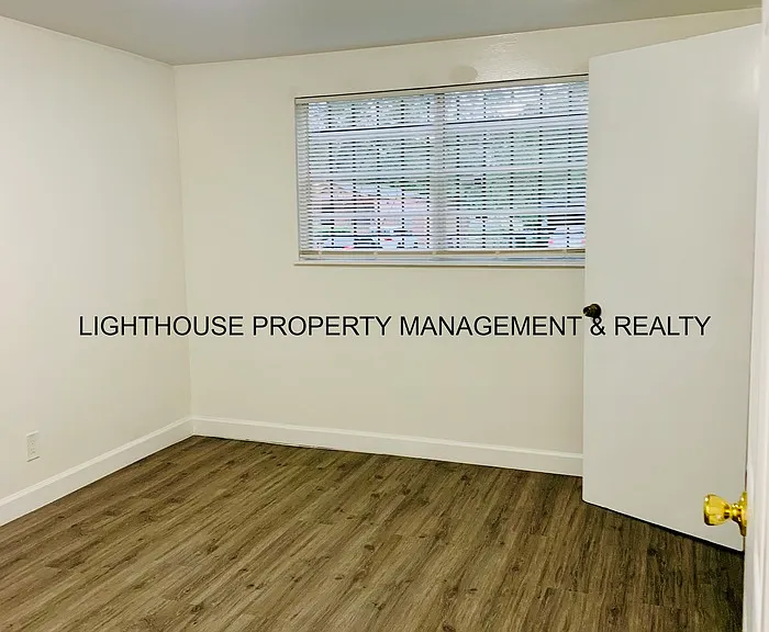 2904 W 8th St — Photo 8