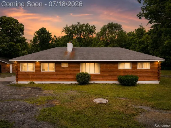 46495 North Ave, Macomb, MI 48042