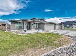 85704 E Sagebrush Rd, Kennewick, WA 99338