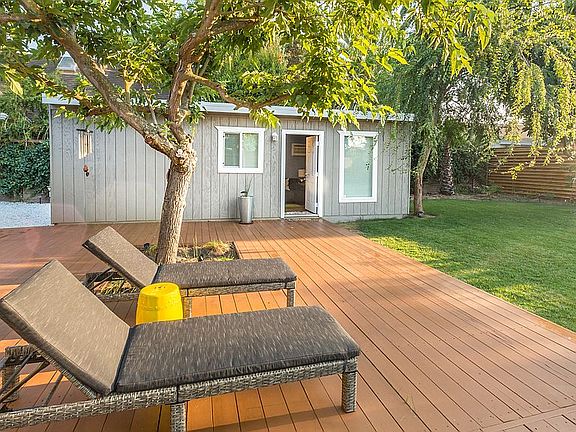 Independent studio view/deck