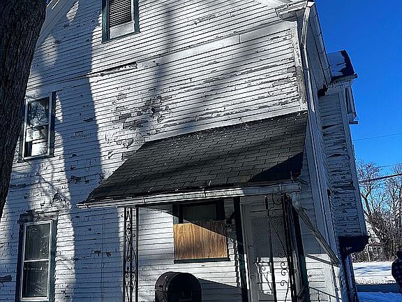 3rd image of 193 W Glenaven Ave