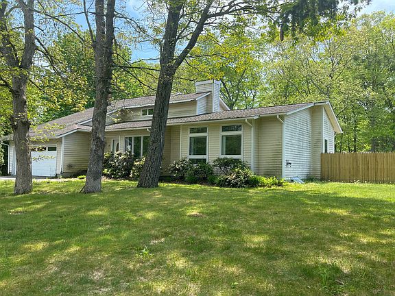 2nd image of 8 Almond Dr