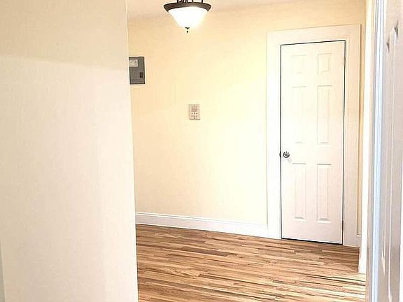 2nd image of 686 E 234th St APT E11