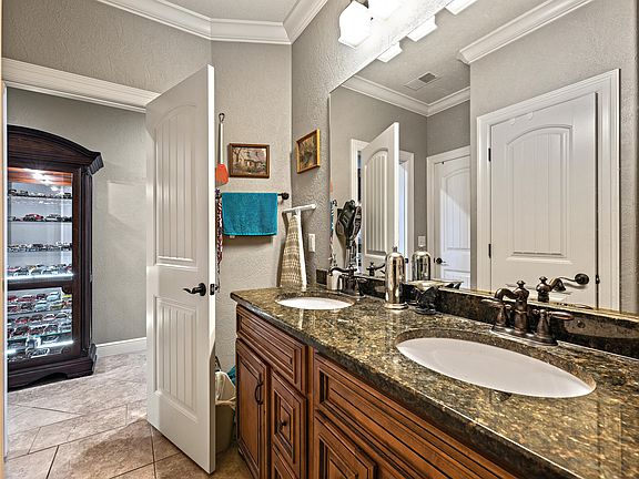5th image of 123 Royal Vista Dr