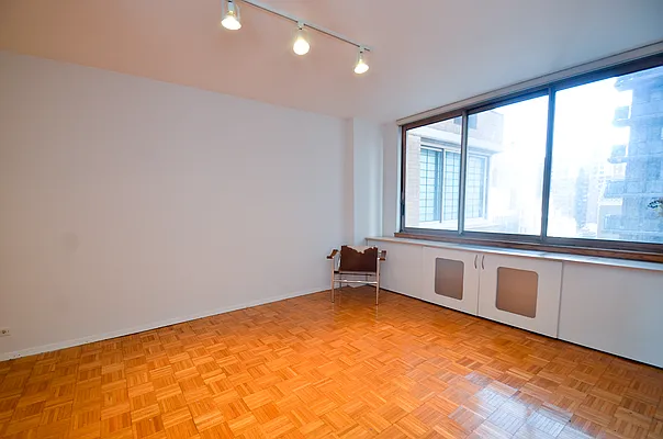 Rented by Roumila Real Estate LLC | media 16